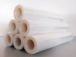 ماكينة أوتوماتيكية لإعادة لف أفلام سترتش بدون استخدام لب كرتوني